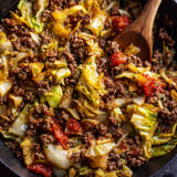 A close up of a delicious beef and vegetable stir fry.